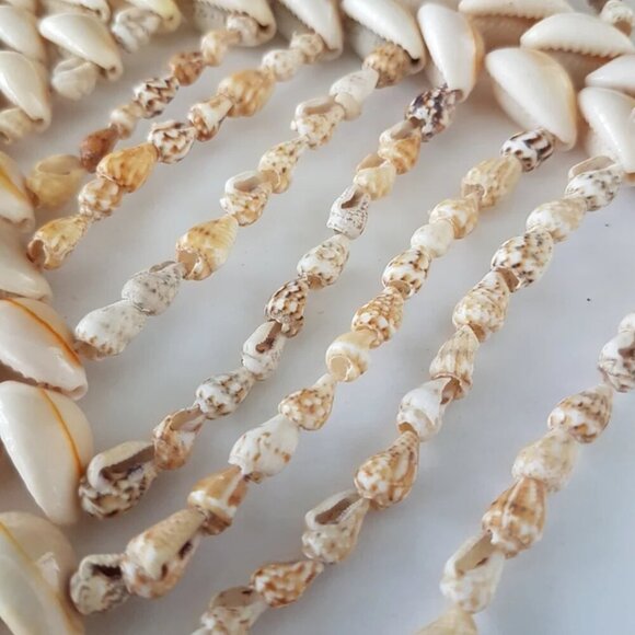 Vintage Cowrie Sea Shell 12 inch Trivet - Picture 5 of 10